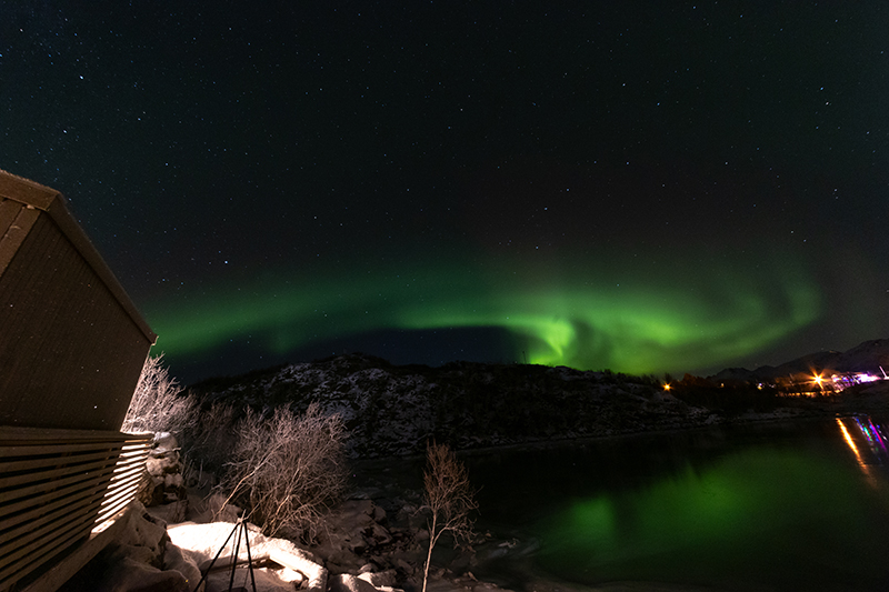 Nordlys over Vikran Seaside lodge